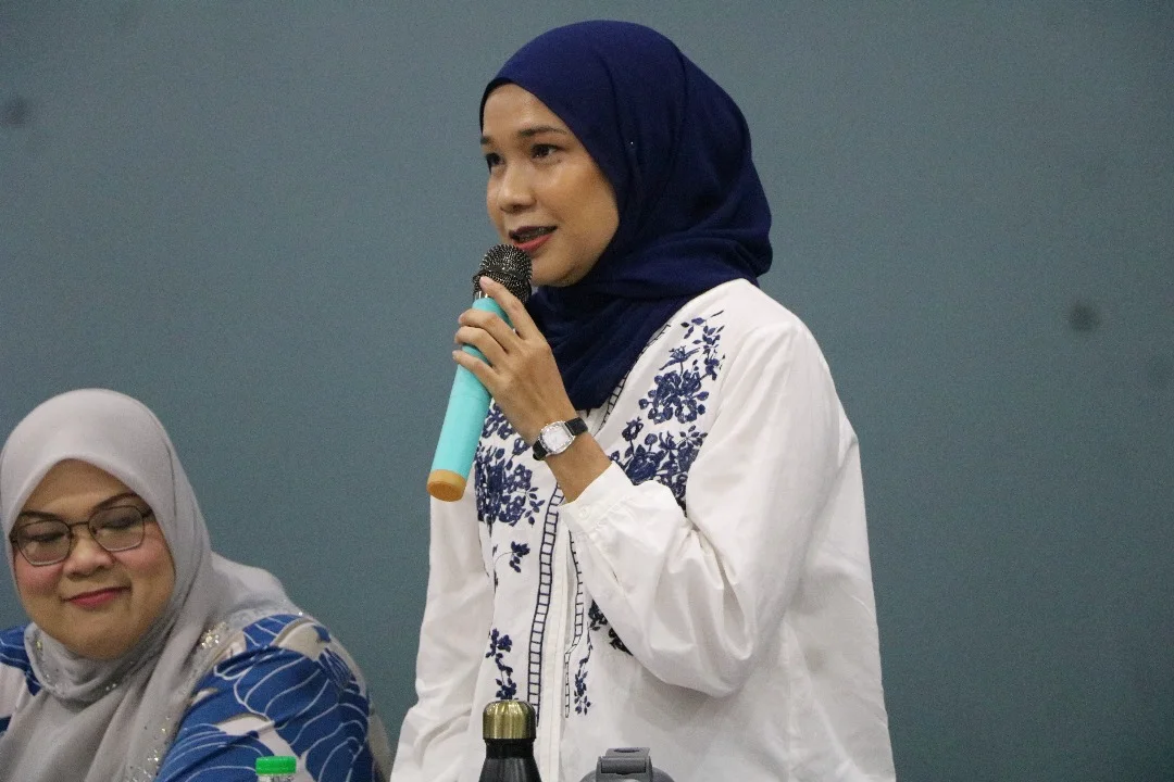 Dr. Anje facilitating an event